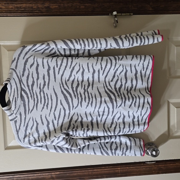 Sweater - Picture 4 of 4